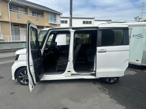 Honda N-BOX Custom