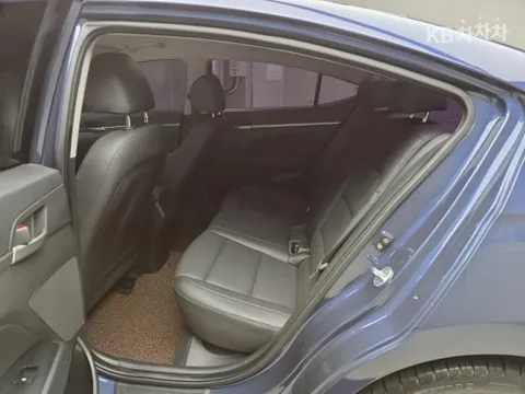 Hyundai Elantra (Avante)