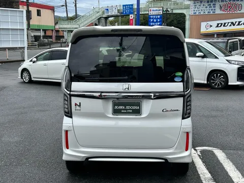 Honda N-BOX Custom