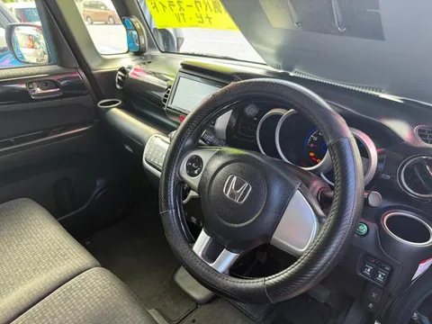Honda N-BOX Custom