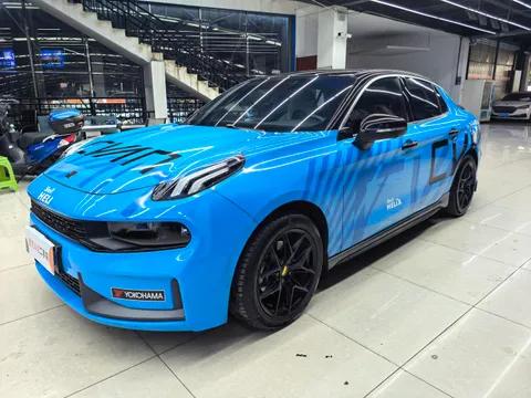Lynk & Co 03