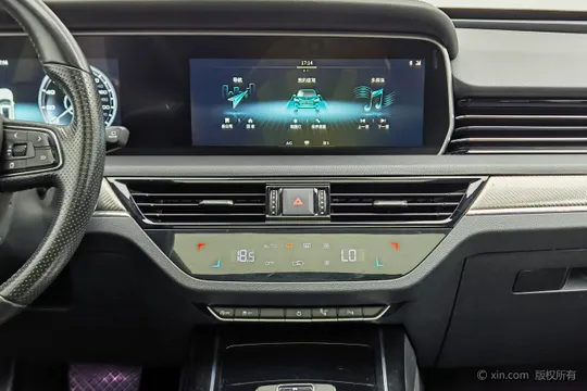 Hongqi HS5