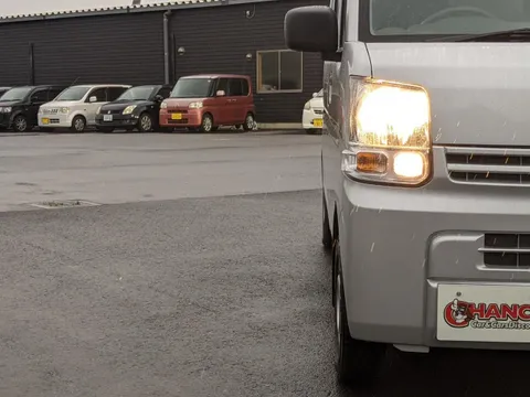 Nissan Clipper Van