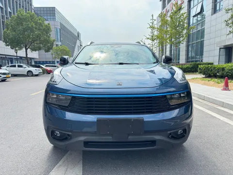 Lynk & Co 01