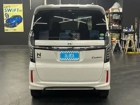 Honda N-BOX Custom
