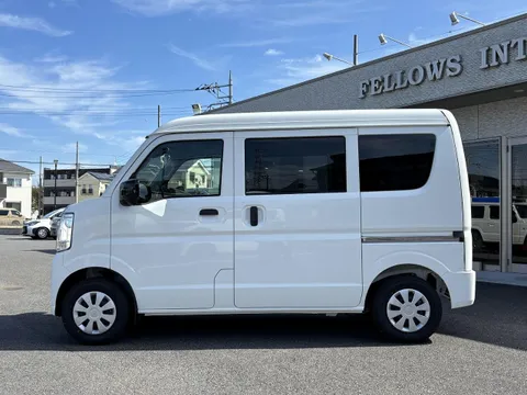 Nissan Clipper Van