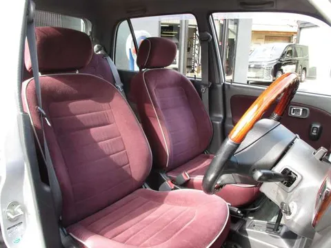 Daihatsu Mira Gino