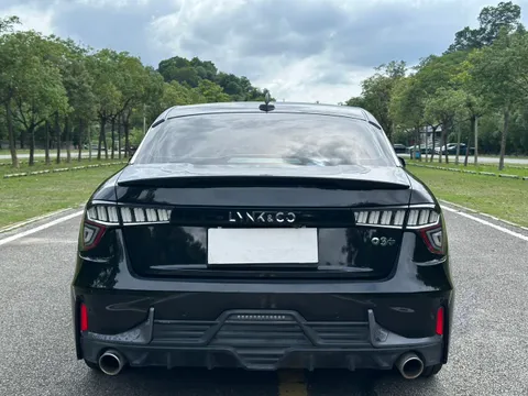 Lynk & Co 03