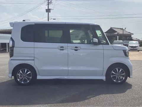 Honda N-BOX Custom