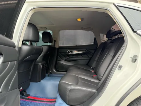 Infiniti Q70