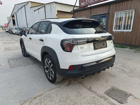 Lynk & Co 02