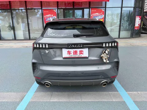 Lynk & Co 06