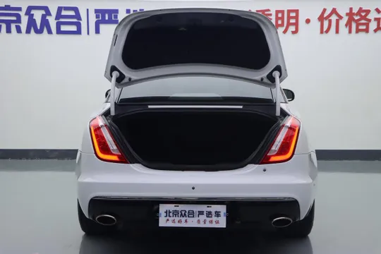 Jaguar XJ