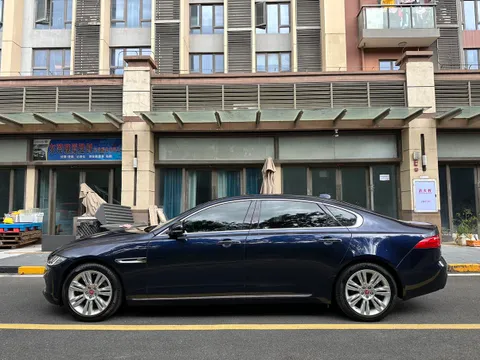 Jaguar XFL