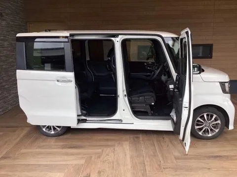 Honda N-BOX Custom