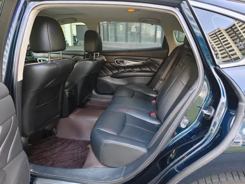 Infiniti Q70