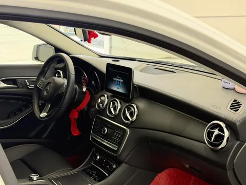Mercedes-Benz Mercedes-Benz GLA