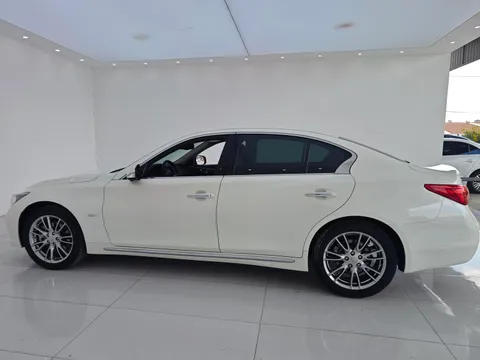 Infiniti Q50L