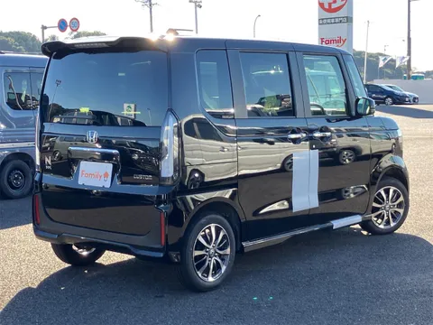 Honda N-BOX Custom