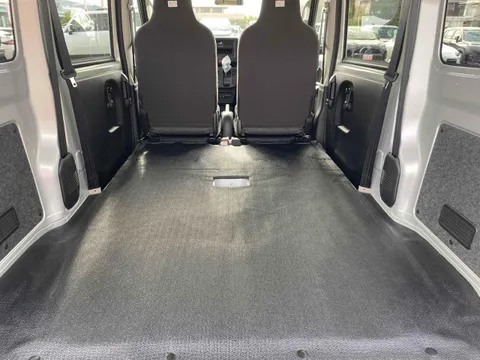 Nissan Clipper Van