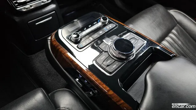 Genesis G90 (EQ900)