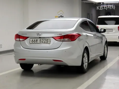 Hyundai Elantra (Avante)