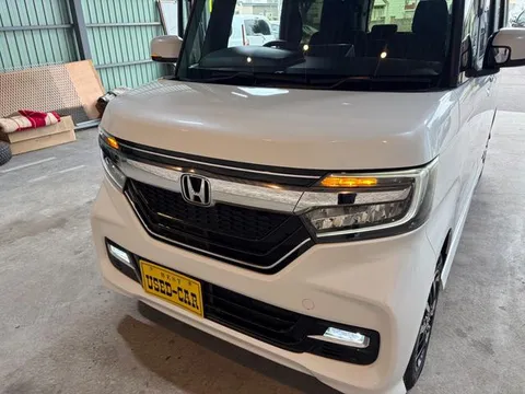 Honda N-BOX Custom