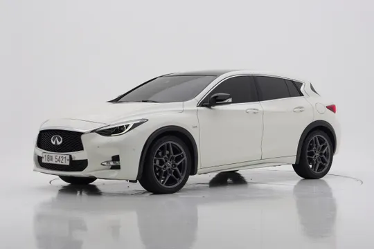 Infiniti Q30