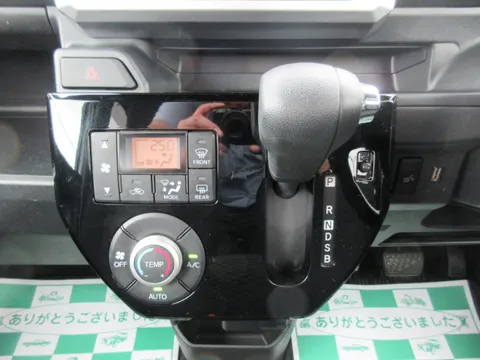 Toyota Pixis Mega