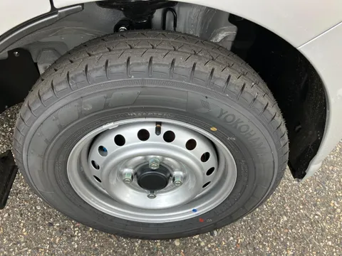 Nissan Clipper Van