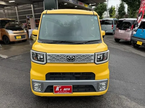 Toyota Pixis Mega
