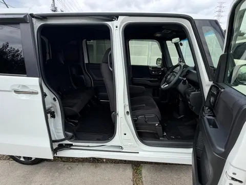 Honda N-BOX Custom