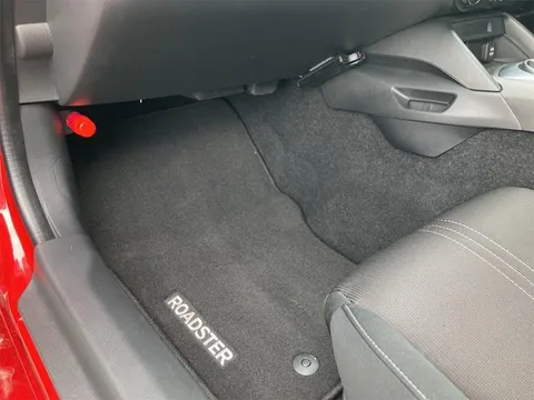 Mazda MX-5 (Roadster)