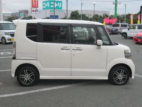 Honda N-BOX Custom
