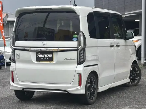 Honda N-BOX Custom