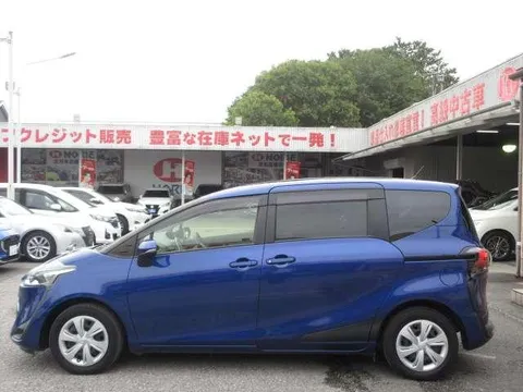 Toyota Sienta