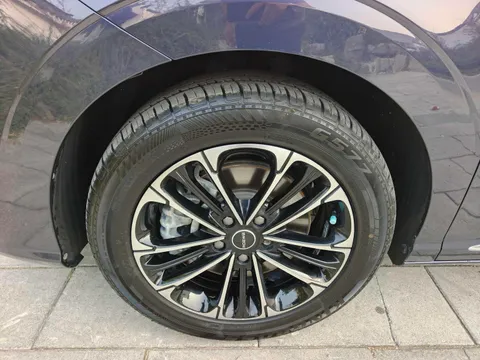 Roewe iMAX8