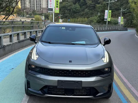 Lynk & Co 05