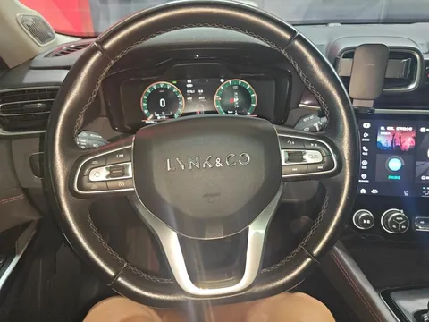 Lynk & Co 02
