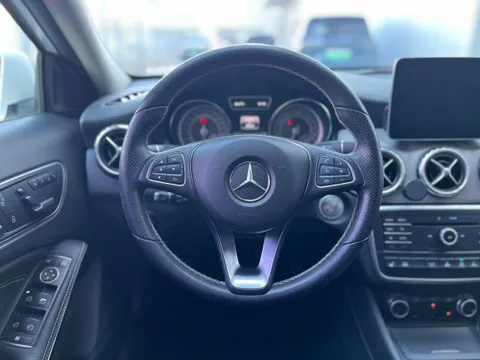 Mercedes-Benz Mercedes-Benz GLA