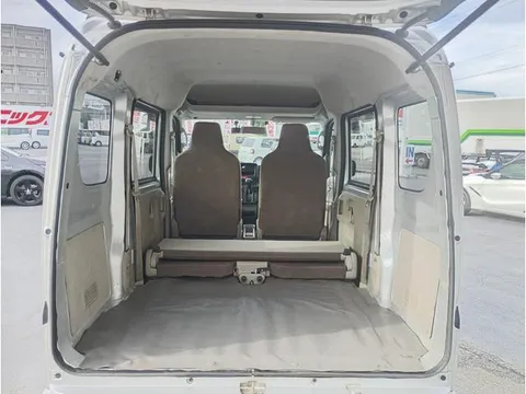 Nissan Clipper Van