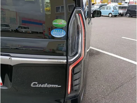 Honda N-BOX Custom