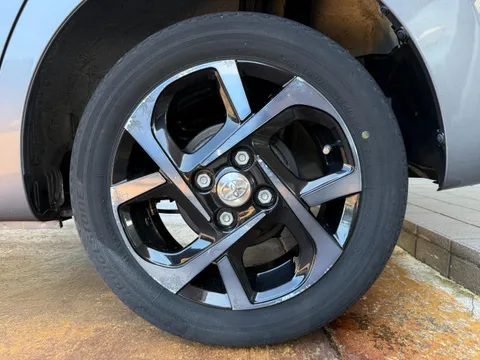Toyota Pixis Mega