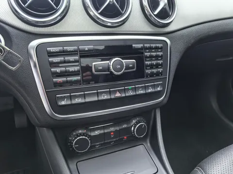 Mercedes-Benz Mercedes-Benz GLA