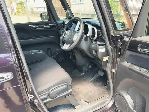 Honda N-BOX Custom