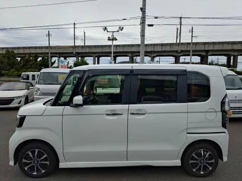 Honda N-BOX Custom