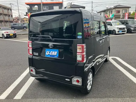 Toyota Pixis Mega
