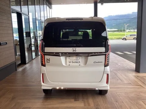Honda N-BOX Custom