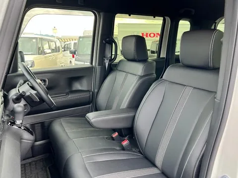 Honda N-BOX Custom
