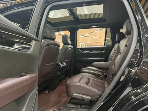 Cadillac XT6